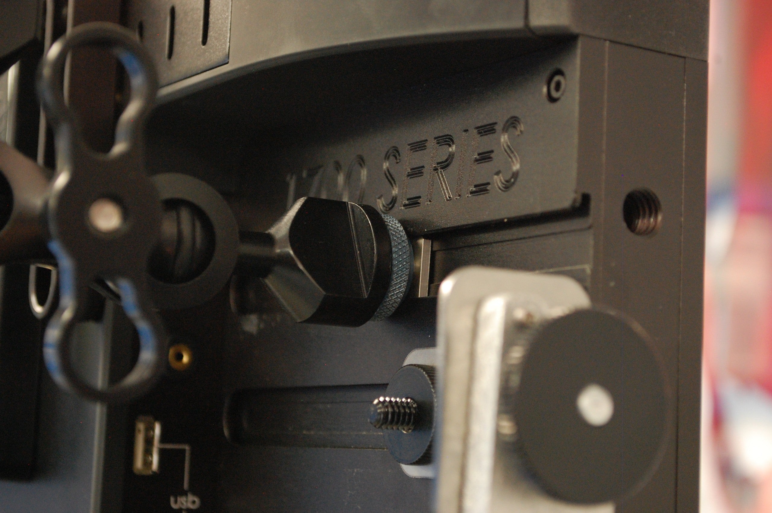 Nebtek Hotshoe 1/4"-20 Adapter Mount