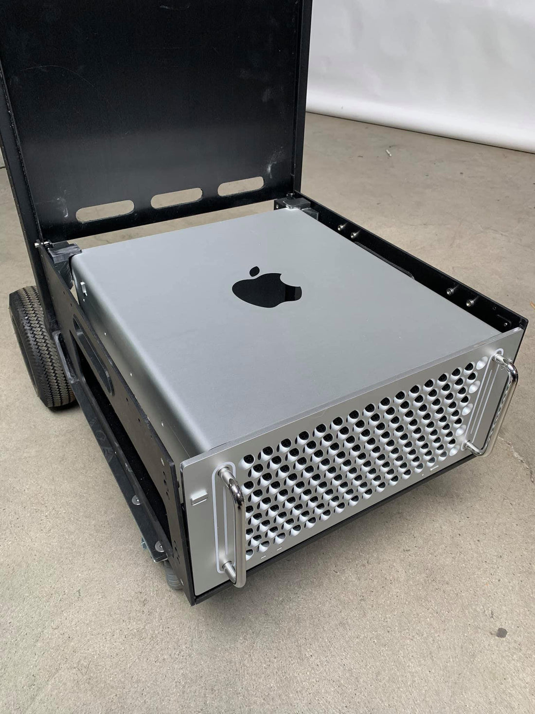 Mac Pro Shock-Mount Enclosure