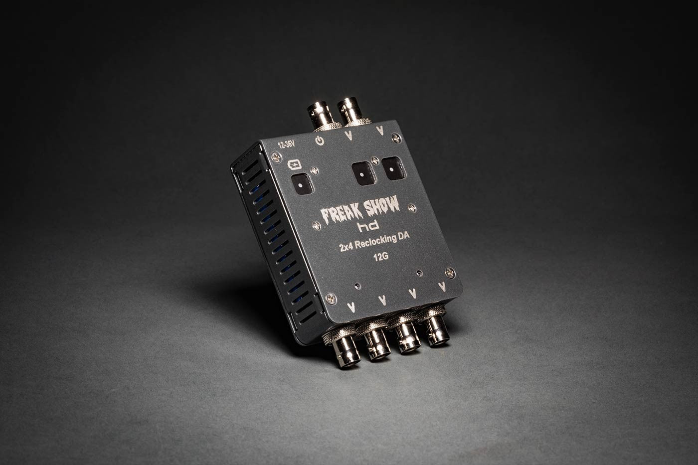 Freakshow HD 2×4 12G Switchable Battery Powered Re-Clocking DA